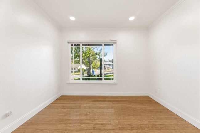 Photo - 20305 Aetna St