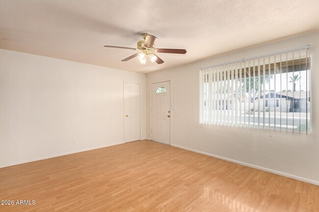 Photo - 550 W 19th St