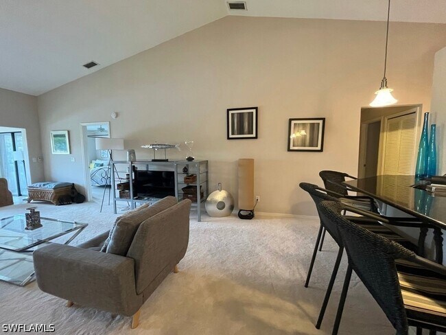 513 Lake Louise Cir Unit 202