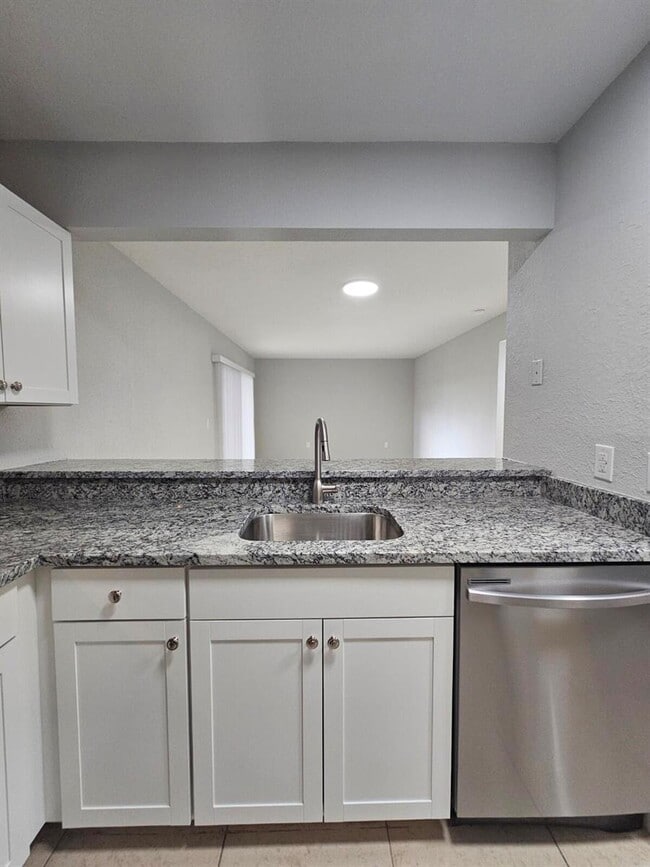 Photo - 1545 Lake Crystal Dr Unidad D