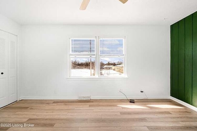 Photo - 205 Honeysuckle Ln