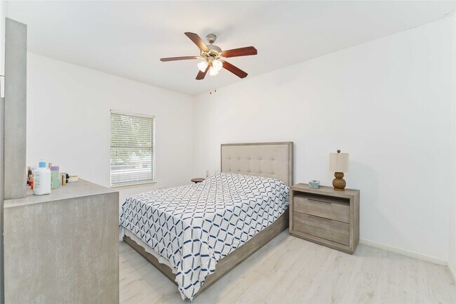 Photo - 710 Bering Dr Unidad H