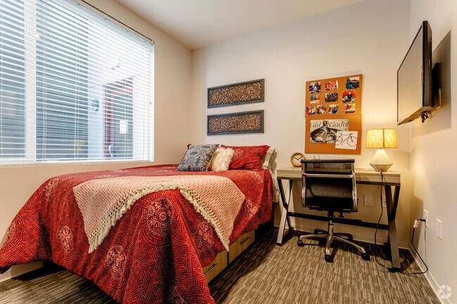 2BR, 2BA - 708SF