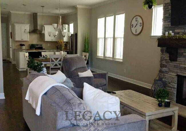 Photo - 708 Goswell Dr