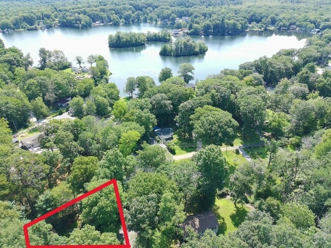 55 Circle Dr