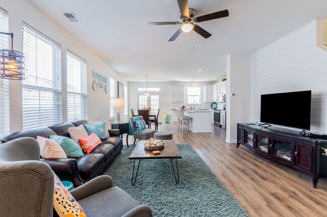 Photo - Three Bedroom Updated Townhome in Bluffton Park!