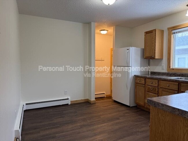 Photo - 611 2nd Ave W