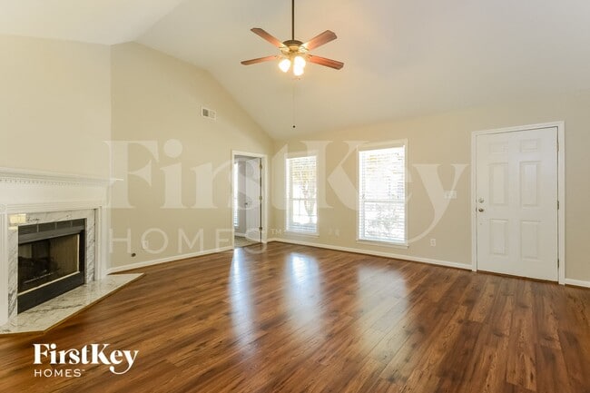 Photo - 237 Silverstone Ln