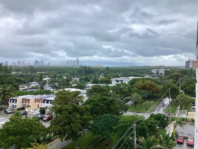 Photo - 2020 NE 135th St Unidad 903