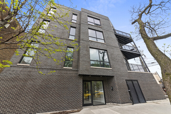 Photo - 1050 W Cornelia Ave Condo Unit 202