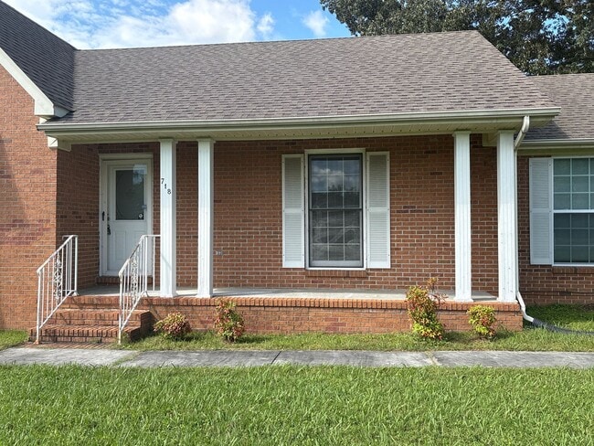 Photo - 718 Doak Rd