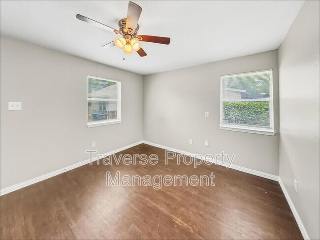 Photo - 1215 Lowe St