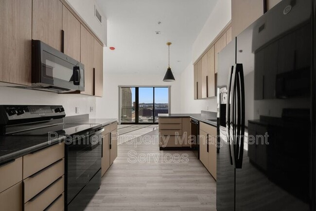 Building Photo - 2310 First Ave N Unit #405