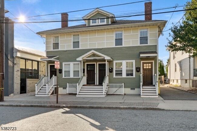 Building Photo - 170 Pine St Unit C Rental
