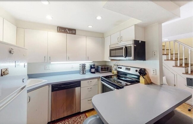 Photo - 53 Grove St Unit B