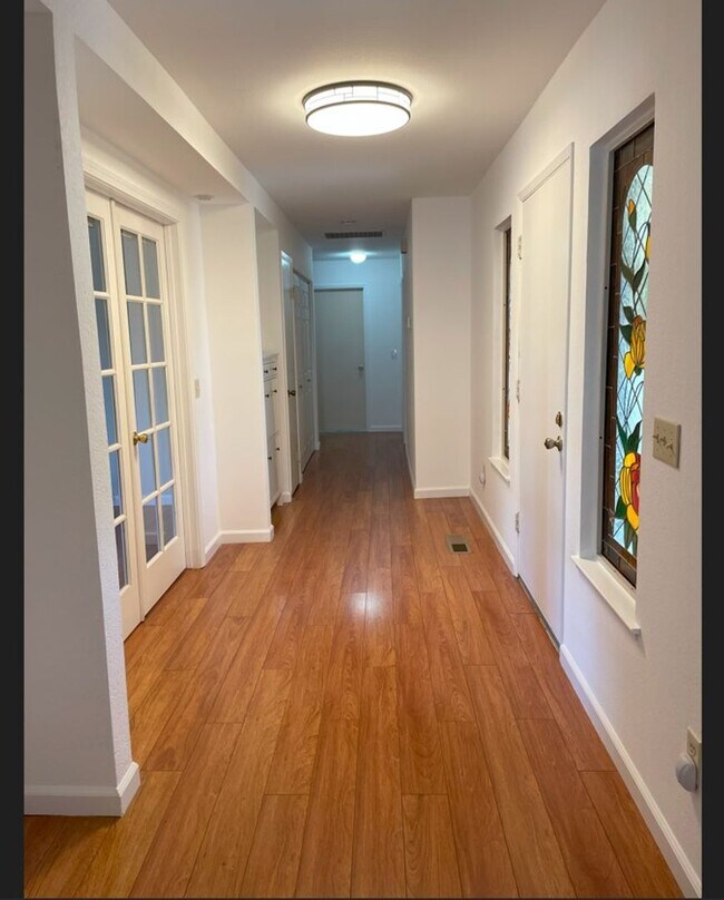 Photo - ~Spacious 5 Bed/2 Bath Home in D Section~