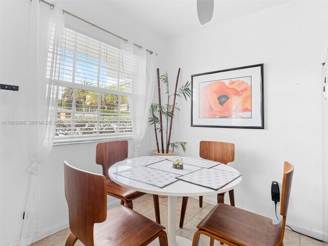 Photo - 3220 NE 10th St Unit 5