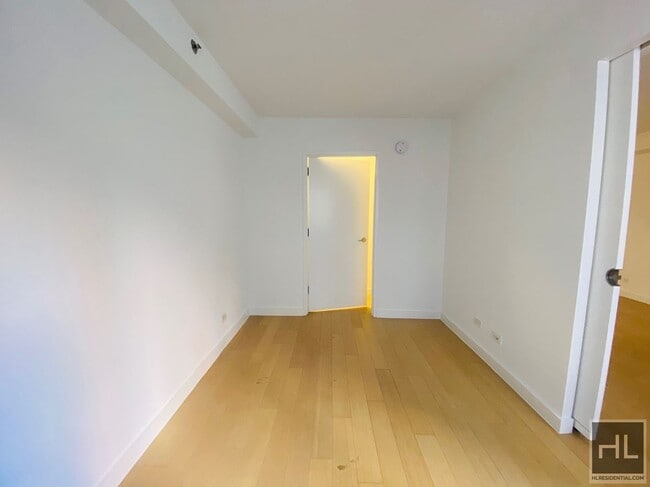 Photo - East 39th Street Unidad 23A