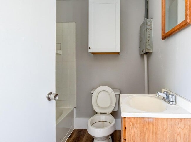 Photo - 119 Pine Ave Unidad F