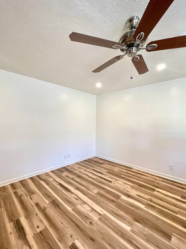 901 Lois 2 Townhome House Rental in Kerrville, TX