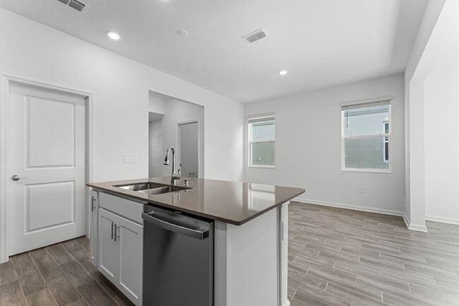 Photo - Solar panel Spacious 3 bedroom house with all appliances included.