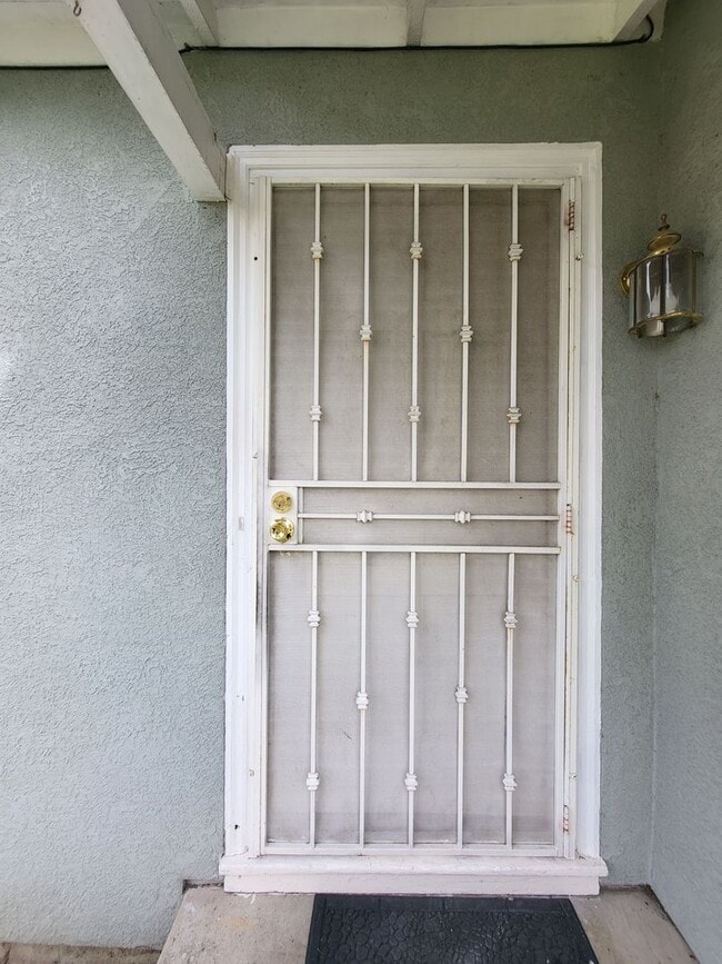 Photo - 555 W Whittier Ave