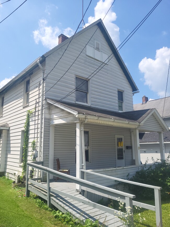 Building Photo - 392 Meek St