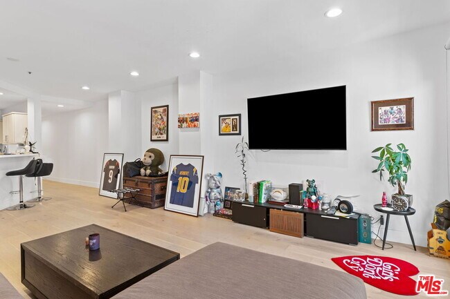 Photo - 10724 Wilshire Blvd Unit 503