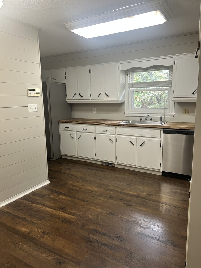 Photo - 2230 Cloyd Blvd