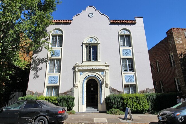 Building Photo - 1943 NW Irving St Unit 202 Rental