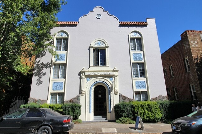 Building Photo - 1943 NW Irving St Unit 103 Rental