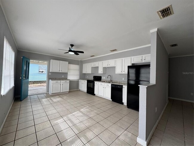 Photo - 218 W 4th St