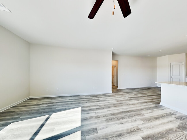 Photo - 1021 Claas Wy