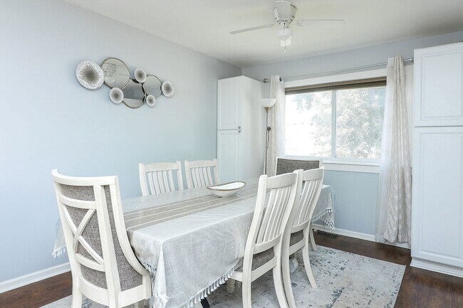 Photo - 812 W Appletree Ln