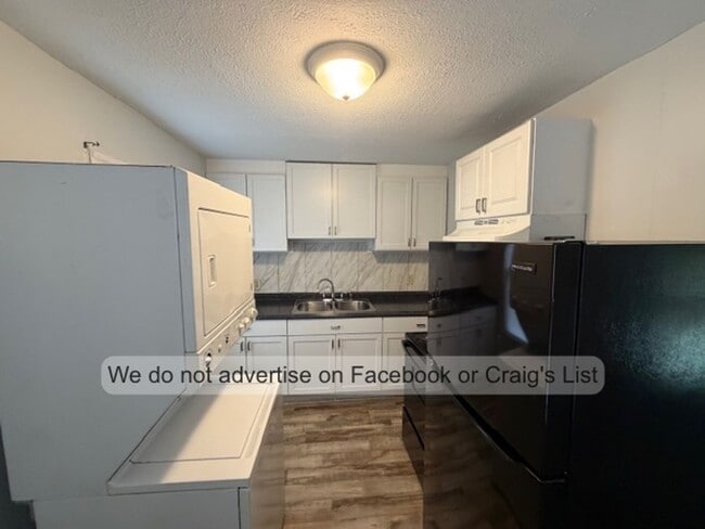 Photo - Blake Street &amp; Facility Drive Duplex Unidad Facility Drive 110