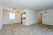 2BR, 1BA - 925 SF