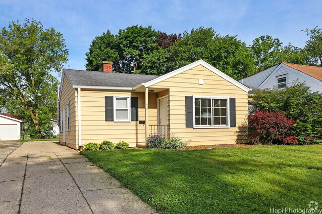 Building Photo - 1028 N Berwick Blvd Rental