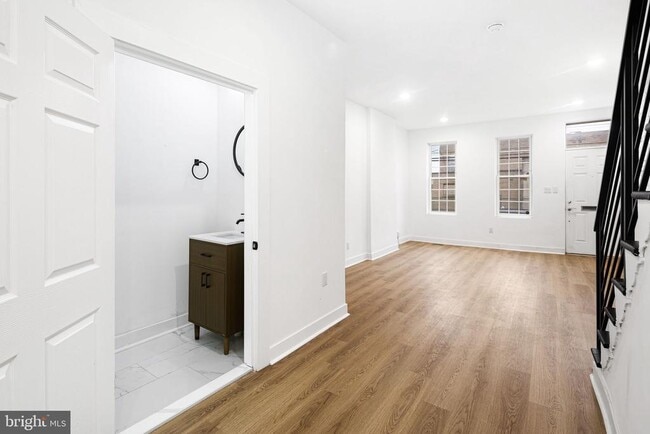 Building Photo - 1320 S 26th St