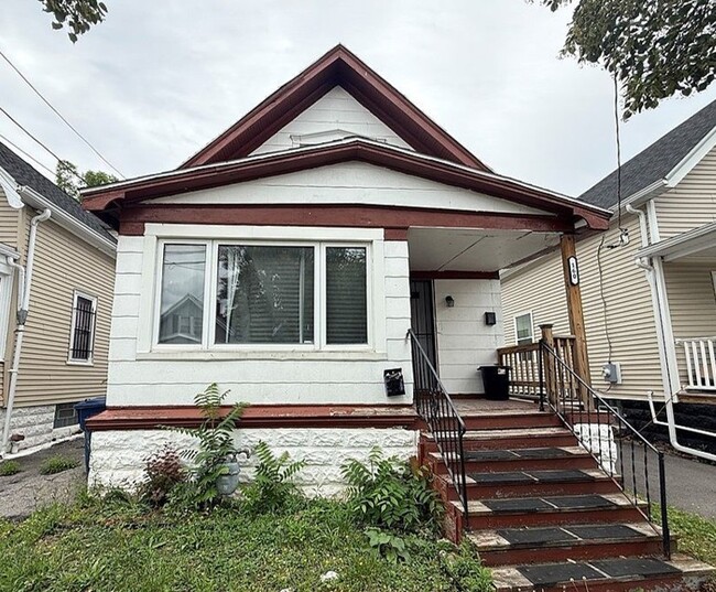 Photo - 160 Zenner St