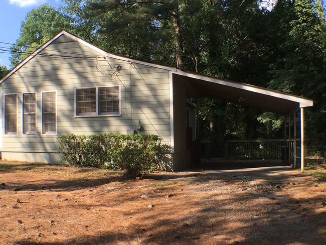 Photo - 227 Goldie Dr SE