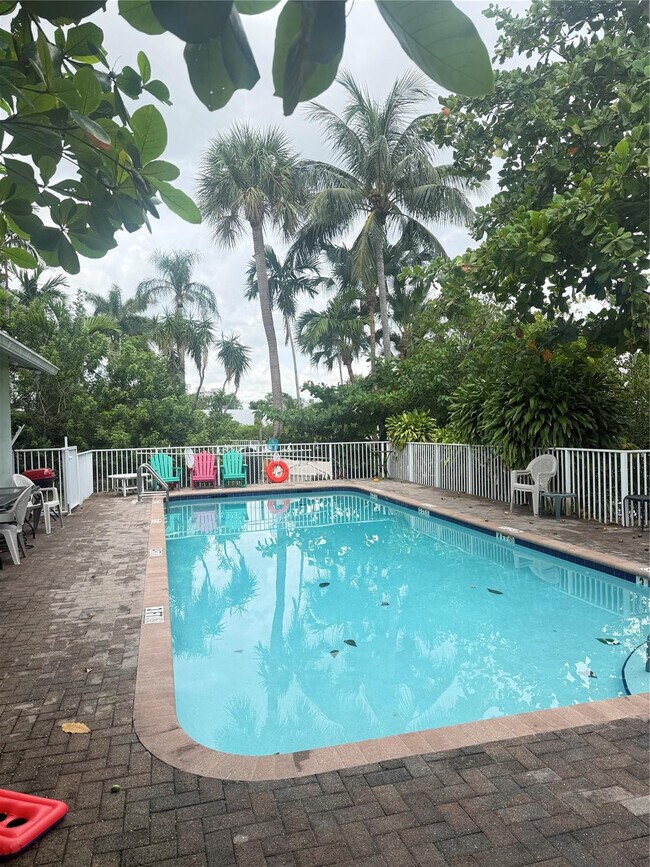 Photo - 835 NE 18th Ct