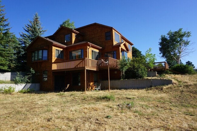 Building Photo - Lovely Home on Lookout Mountain!!
