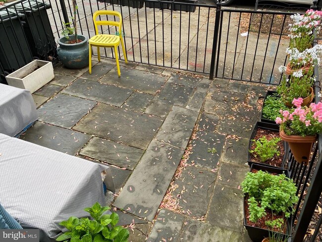 Photo - 2128 10th St NW