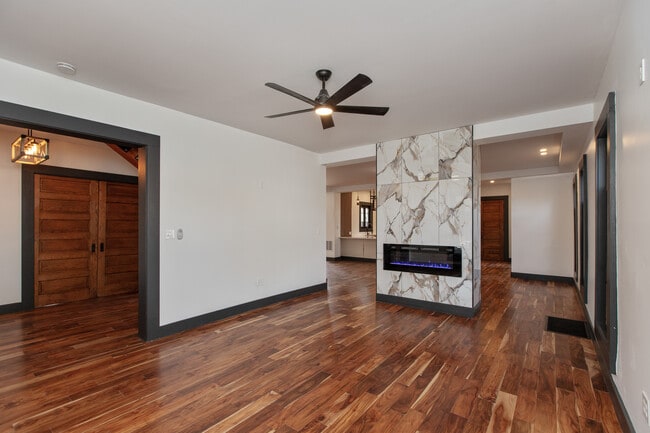 Photo - 2828 N Illinois St