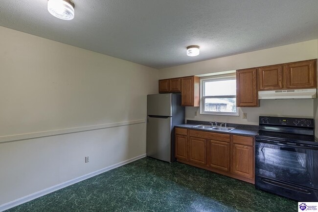Photo - 390 W Elm Rd