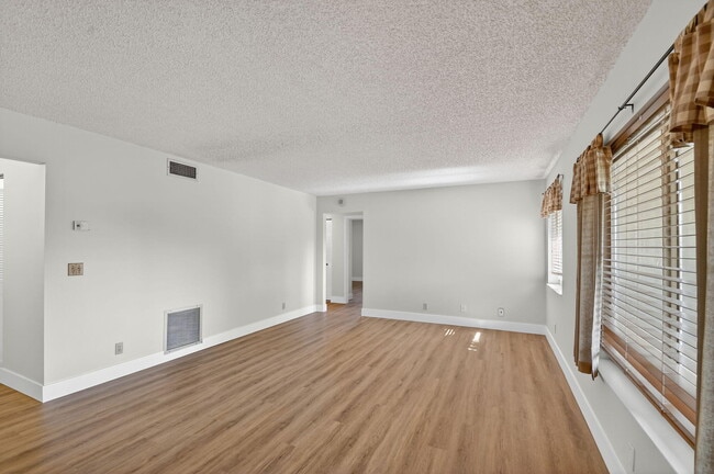 Photo - 4996 Sable Pine Cir Unidad B2