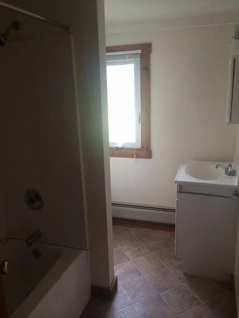 423 N East St