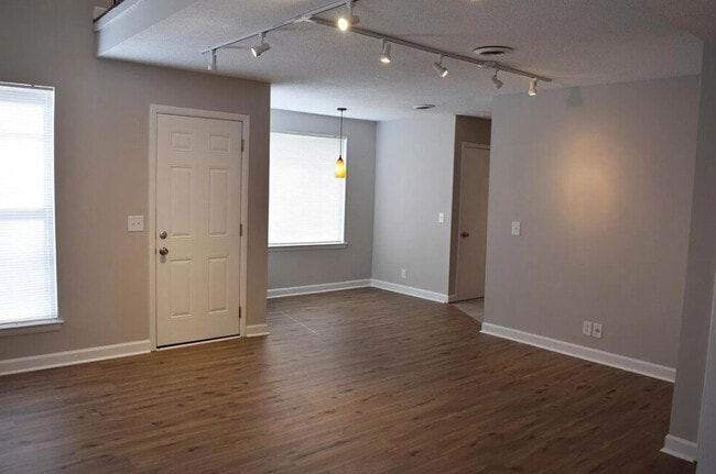 Photo - 945-953 Bresslyn Rd