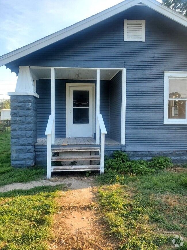 Building Photo - Beautiful Home Close to Sand Springs!