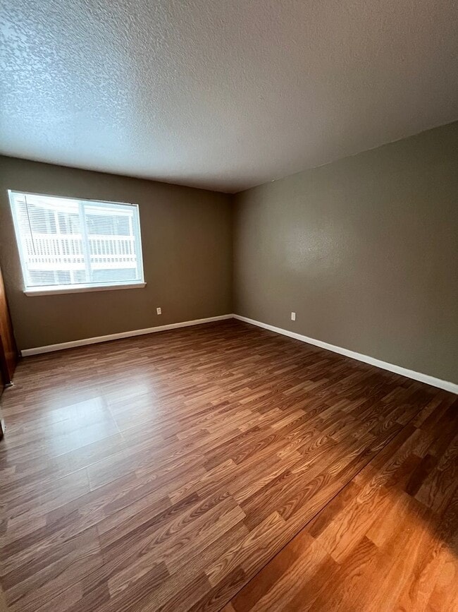 Photo - Large 3-bedroom 2 Bathroom in Robinwood! Unit 102